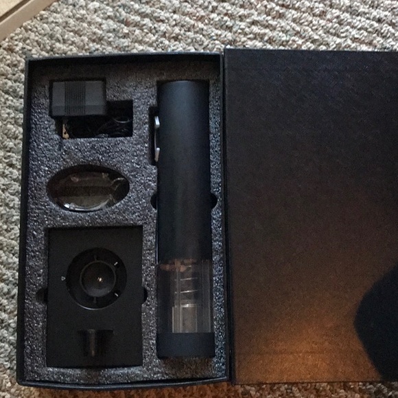 Electric Wine Opener Gift Package. Made by Tannex. - Picture 2 of 2